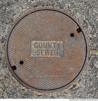 manhole cover rusty 0006